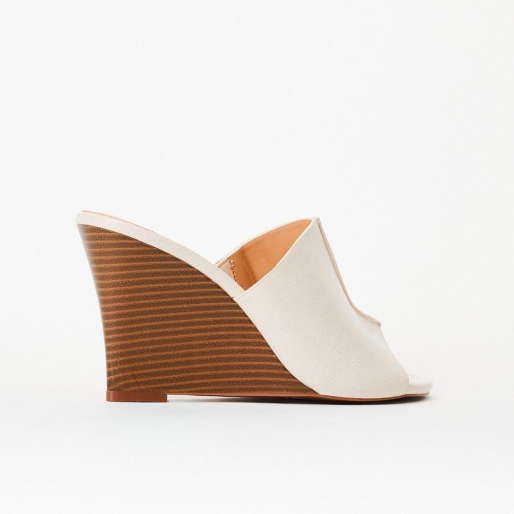 NWT JustFab Elegant Cream Wedge Sandals - Picture 5 of 8